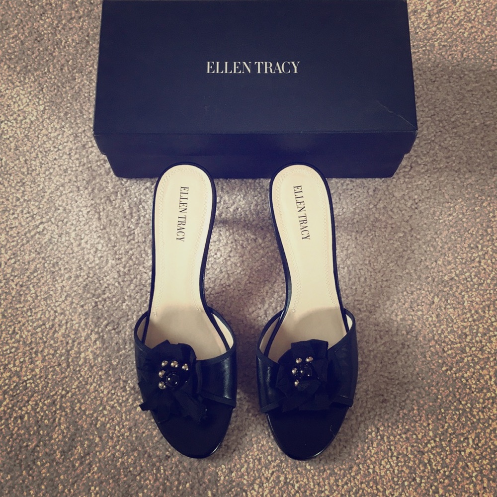 Ellen tracy low heels